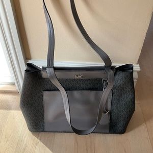 Michael Kors Gray Signature Large Tote Handbag